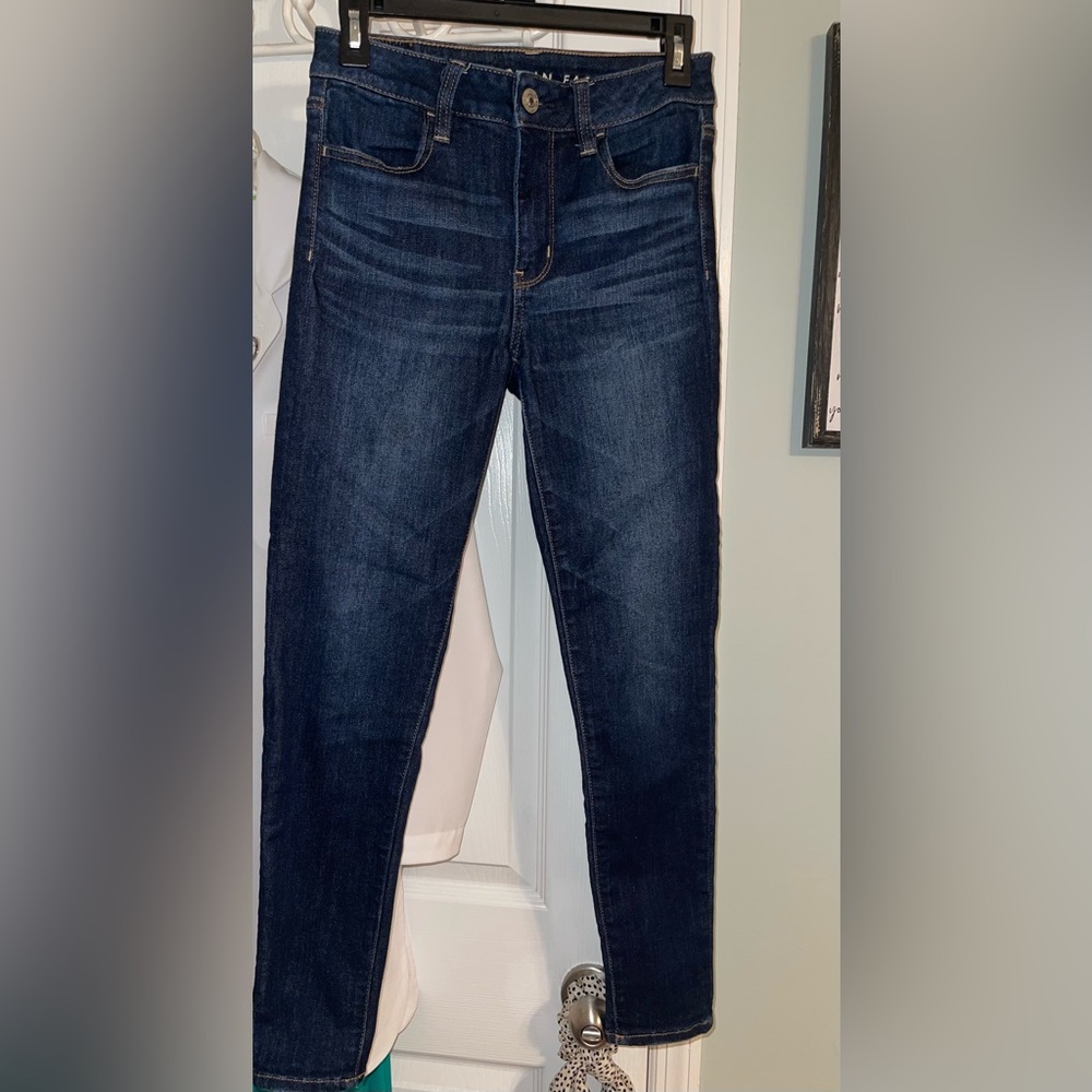 American Eagle Jegging Size 4 Short dark wash. Great shape.